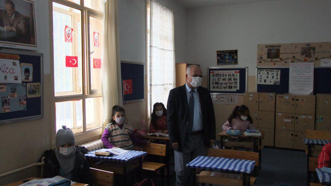 İlçe Milli Eğitim Müdürümüz Sayın Hürrem DURSUN'un Kırbaşı İlkokulu ziyareti.