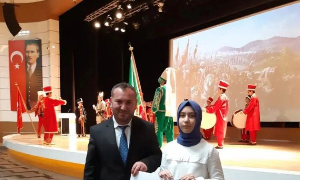 Şehit Mehmet Çifçi İmam Hatip Ortaokul öğrencisi Tuana Ceylin AYIK Kompozisyon Yazma yarışmasında 1'nci olmuştur.